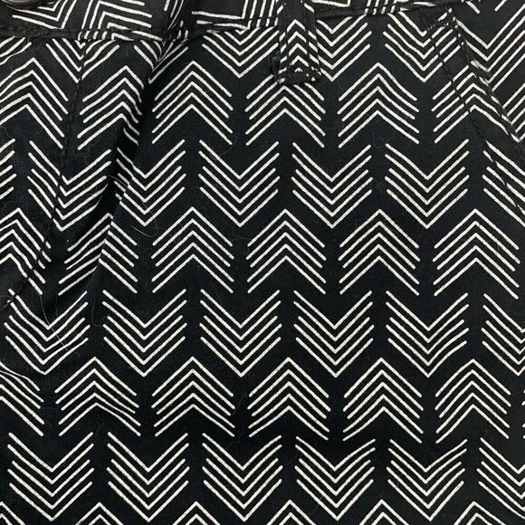 Black Cuffed Chino Shorts Size 7 Zig Zag Print - Picture 3 of 5